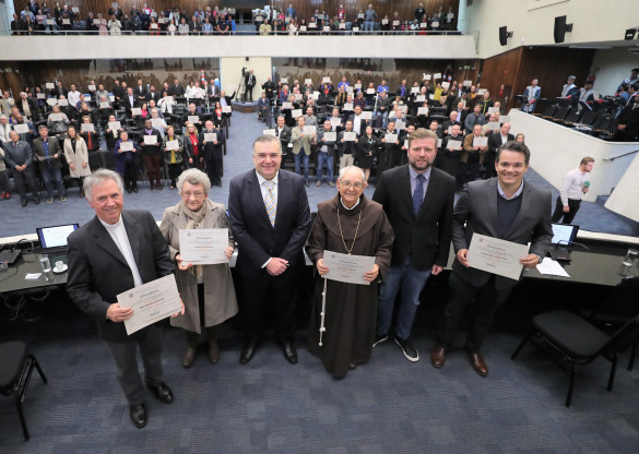 São João Paulo II e instituições católicas recebem homenagem na Assembleia