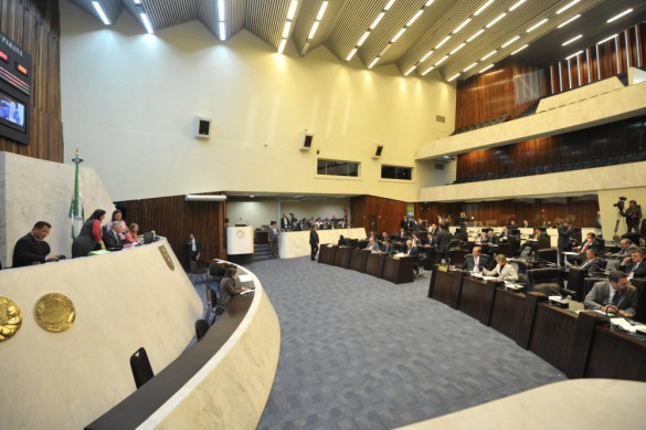 Projeto de reajuste do salário mínimo regional passa em segunda discussão