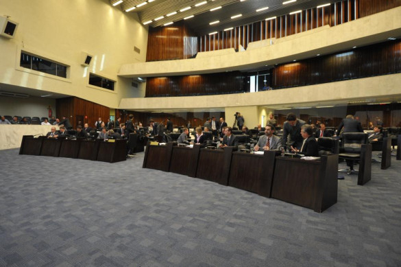 Deputados aprovaram sete projetos de lei na sessão plenária desta segunda-feira (4)