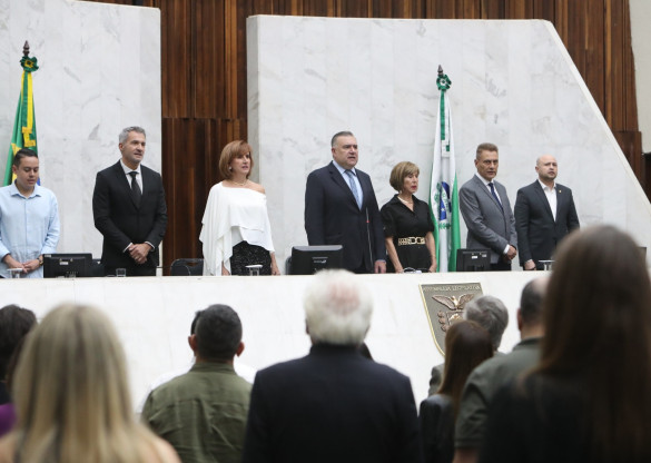 Com homenagens, Assembleia Legislativa do Paraná celebra os 120 anos de história da Cini Bebidas