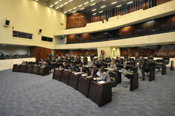 Deputados aprovam projeto de reajuste do salário mínimo regional