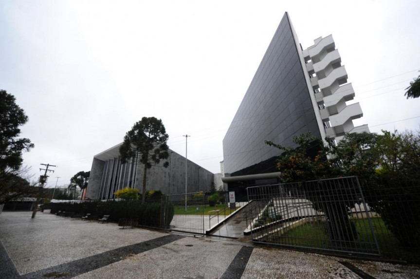 Fachada Assembleia Legislativa do Paraná.