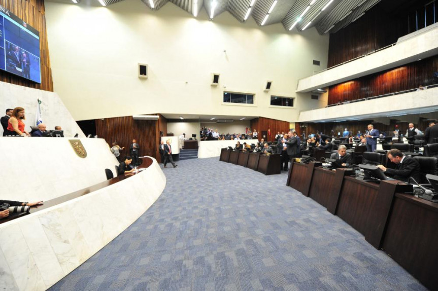 A sessão de hoje (26) foi marcada por debates e pronunciamentos.