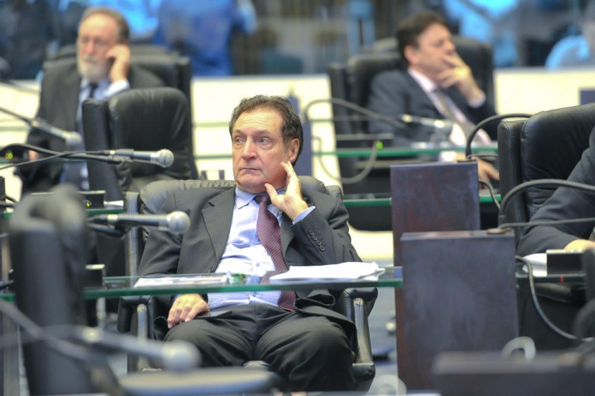 Deputado Ademir Bier (PMDB), 2º secretário.