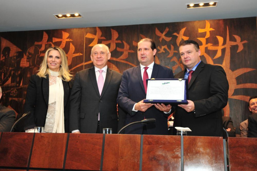 Governadora Cida Borghetti, presidente da Alep, Ademar Traiano (PSDB), Marcel Henrique Micheletto e Frank Ariel Schiavini.