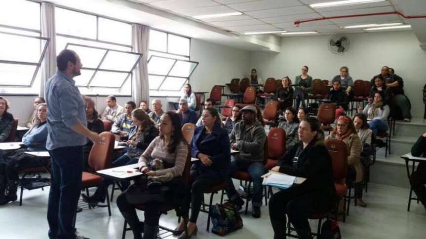 Correção das provas do 1º Concurso de Redação da Alep.