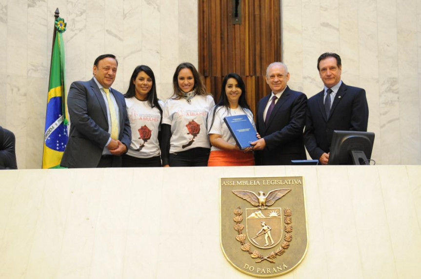 Deputadas da CPI da Violência Contra a Mulher entregam relatório final ao presidente da Alep, Ademar Traiano (PSDB)