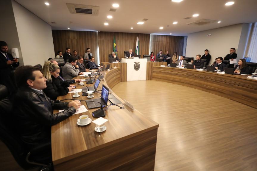 Reunião ocorreu no início da tarde desta terça-feira (15), no Auditório Legislativo.