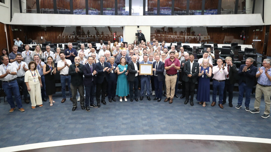 Solenidade ocorreu na manhã desta quarta-feira (3), no Plenário da Casa.