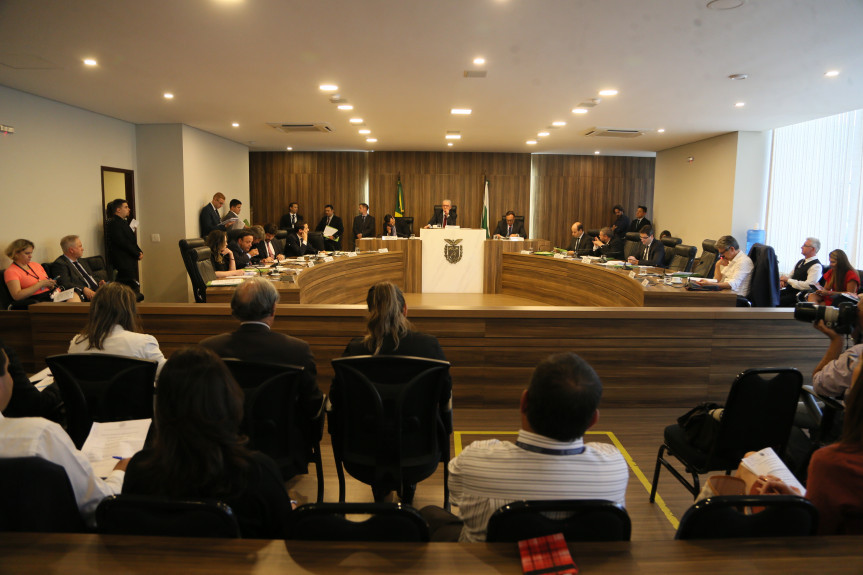 Reunião extraordinária da CCJ realizada nesta segunda-feira (04) aprovou parecer favorável ao projeto que prorroga o mandato dos atuais diretores dos colégios estaduais.