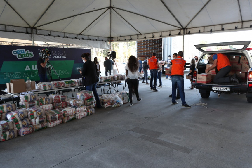 762 cestas básicas arrecadas pelos servidores da Assembleia Legislativa são entregues à Defesa Civil.