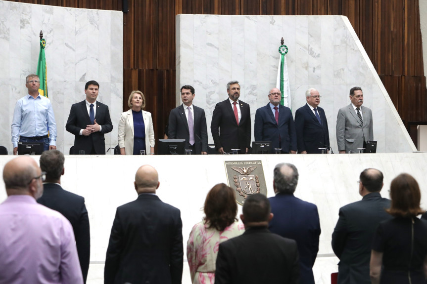 Solenidade lotou o Plenário da Assembleia Legislativa na noite desta terça-feira (26).