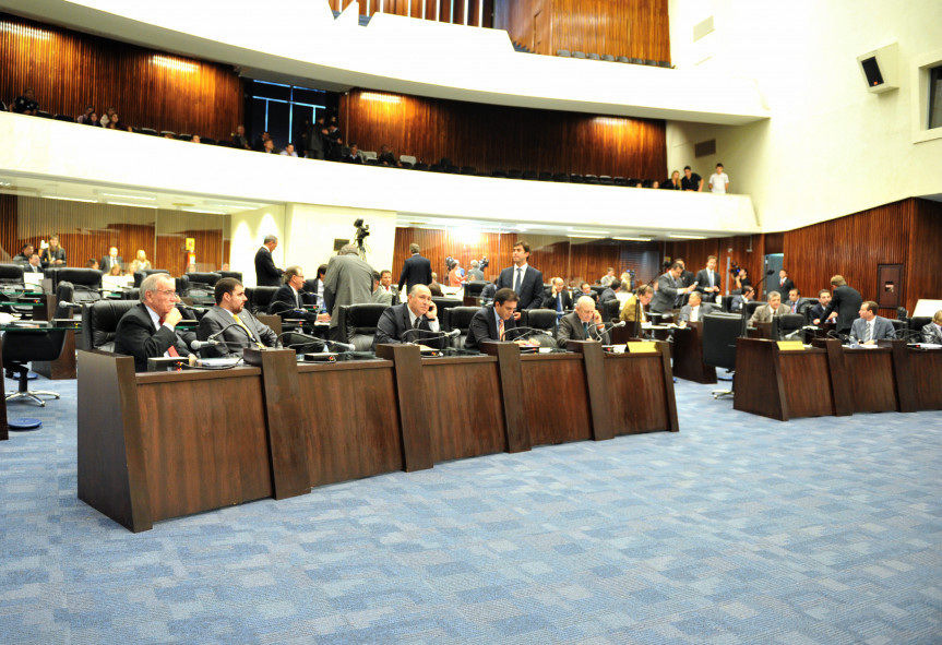 Deputado durante os trabalhos em Plenário.