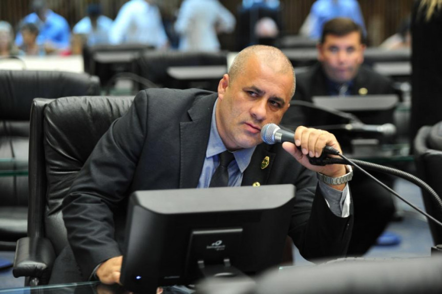 Deputado Soldado Fruet solicita armamento mais potente para a PM na tríplice fronteira.