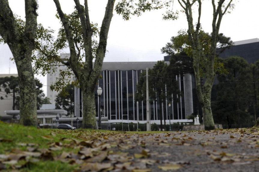 Fachada Assembleia Legislativa do Paraná.