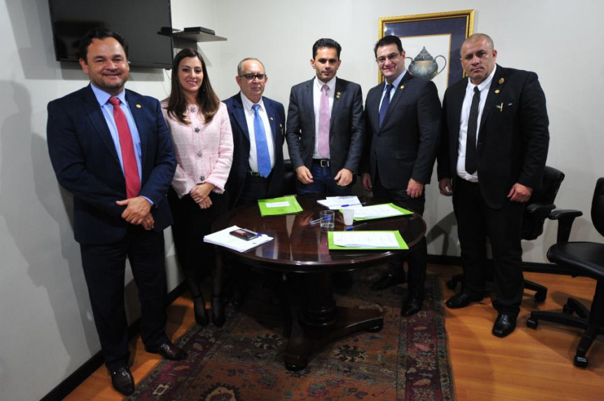 Comissão de Defesa dos Direitos do Consumidor se reúne a aprova parecer sobre projeto que proíbe as chamadas telefônicas sem identificação.