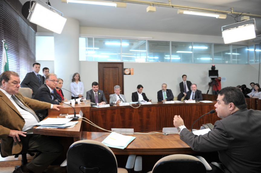 CCJ reunida na tarde desta terça feira (02)