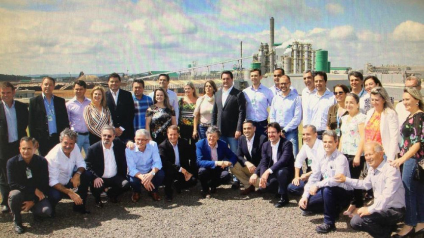 Autoridades, lideranças e empresários participaram do lançamento da nova escola.