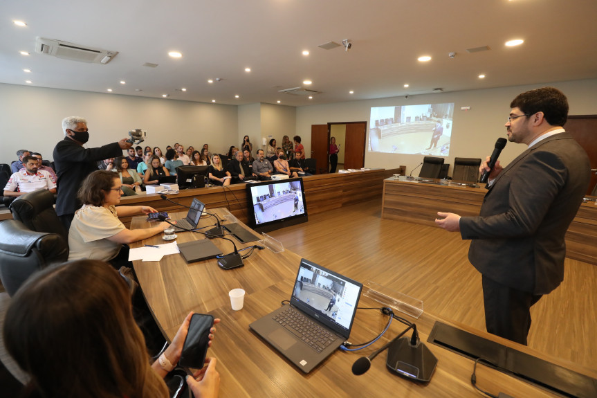 Durante a palestra, o professor abordou a importância do trabalho de assessoramento parlamentar de forma profissional.