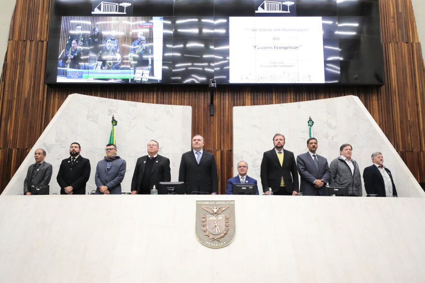 O deputado Ney Leprevost (União Brasil) entregou títulos de Menção Honrosa a pastores de diferentes Igrejas Evangélicas de Curitiba, Região Metropolitana e Litoral do Paraná.