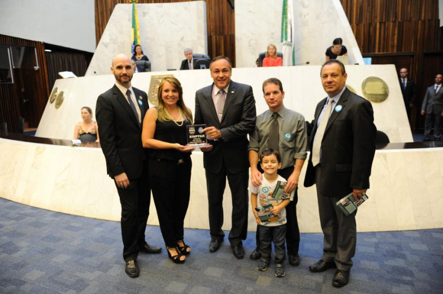 Deputado Stephanes Júnior (PMDB) destaca a importância dos papiloscopistas durante a sessão plenária desta quarta-feira (05).