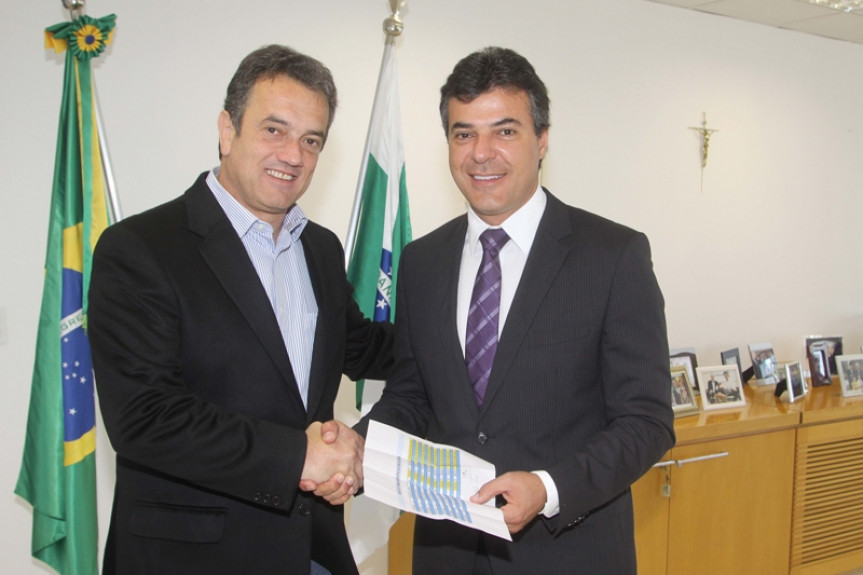 1º secretário da Assembleia, deputado Plauto Miró, e o Governador Beto Richa.
