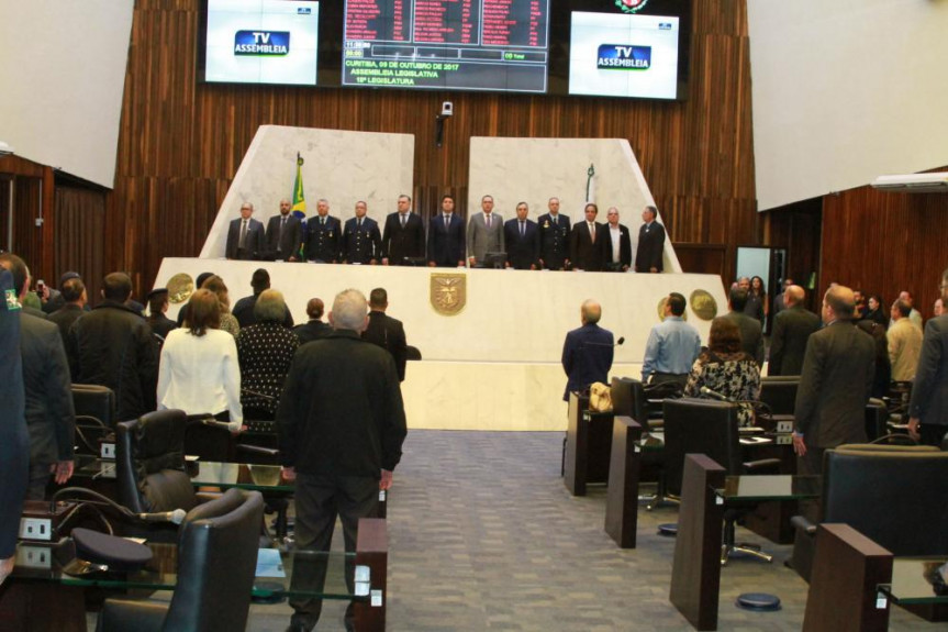 Sessão solene alusiva ao "Dia do Guarda Municipal" por proposição dos deputados Ney Leprevost (PSD) e Ratinho Junior (PSD).