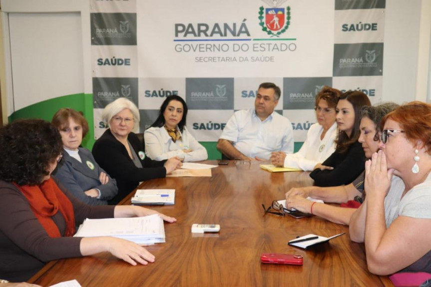 Em reunião com deputadas e lideranças estaduais, Secretário de Saúde, Beto Preto, garantiu que médicos serão treinados para ampliar e aperfeiçoar estes atendimentos.