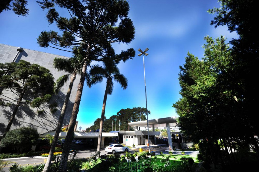 Fachada Assembleia Legislativa do Paraná.