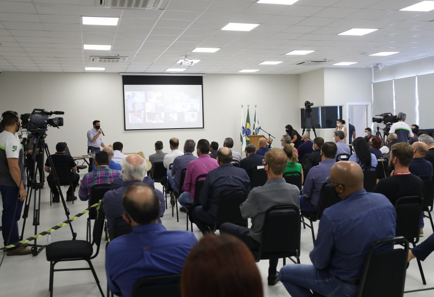 Os deputados estaduais discutiram novamente com a população paranaense o modelo de pedágio proposto pelo Governo Federal.