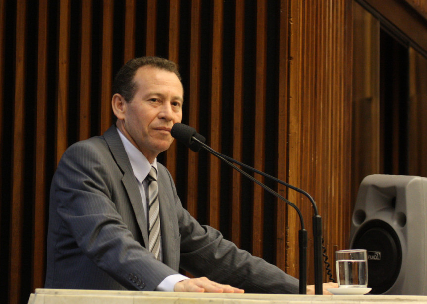 Deputado Professor Lemos (PT) que formulou o convite. 