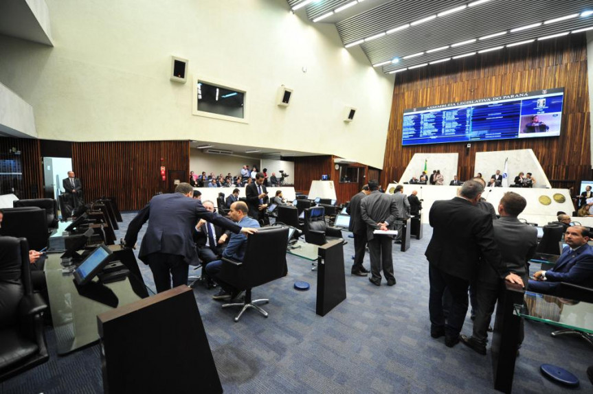 A sessão plenária desta quarta-feira (17) foi antecipada e aconteceu no período da manhã.