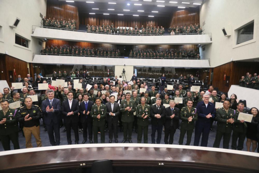  Sessão solene comemorativa à "Semana do Soldado".