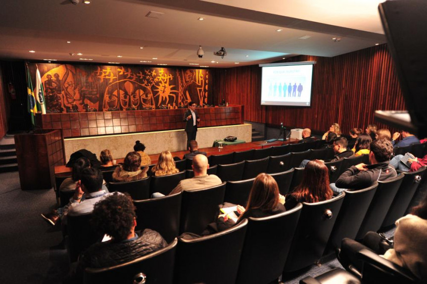 Público acompanhou com atenção os ensinamentos do professor Vinícius Martins.