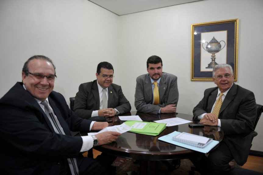 Da esquerda para a direita, deputados Jonas Guimarães (PMDB), Pastor Edson Praczyk (PRB), Pedro Lupion (DEM) e Waldyr Pugliesi (PMDB).