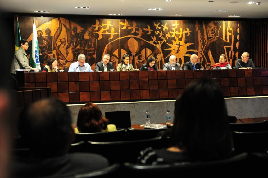 Reunião de trabalho sobre "Diversificação da Cultura do Tabaco no Estado do Paraná".