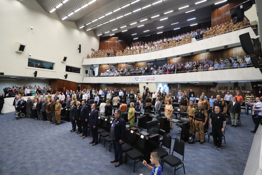 Solenidade lotou o Plenário da Assembleia Legislativa na noite desta segunda-feira (23).