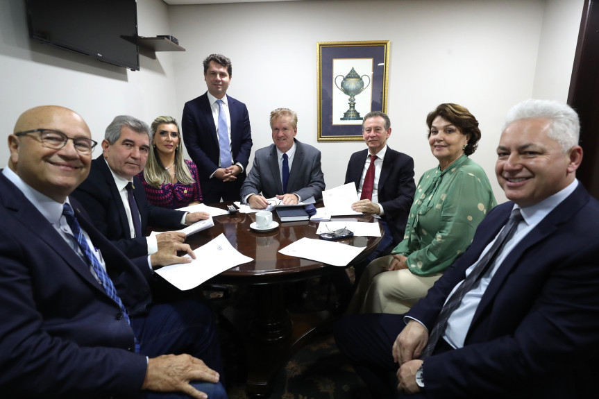 Reunião ocorreu após a sessão plenária desta segunda-feira (10).