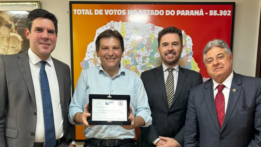 O deputado Paulo Gomes (PP) foi homenageado na Assembleia Legislativa.