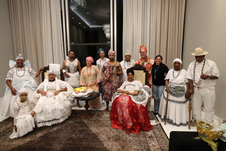 Os pais de santo, Feliciano Rodrigues e Tereza Rosa de Oliveira Rodrigues recebem o título de Cidadania Benemérita do Paraná.