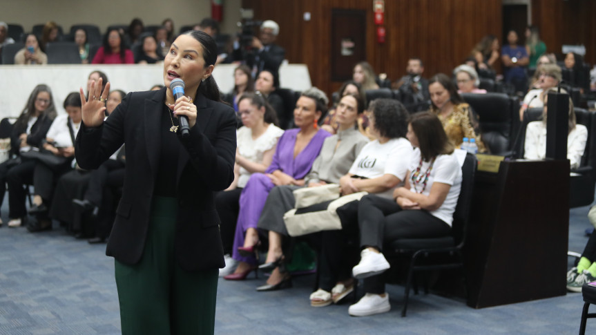 O primeiro dia de Seminário contou com a participação da primeira-dama do Paraná, Luciana Saito Massa.