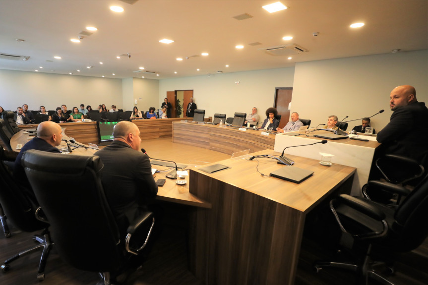 Reunião ocorreu no início da tarde desta segunda-feira (7), no Auditório Legislativo.