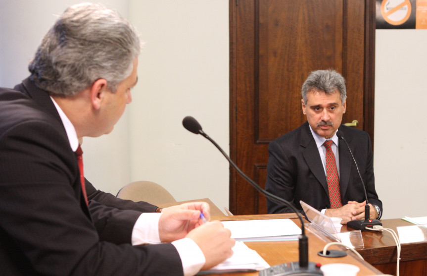 Membros da CPI dos Portos ouvem depoimento do atual superintendente da APPA, Airton Vidal Maron.