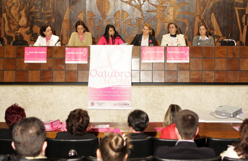 Deputada Cantora Mara Lima (PSDB) conduz evento que integra a programação do Outubro Rosa.