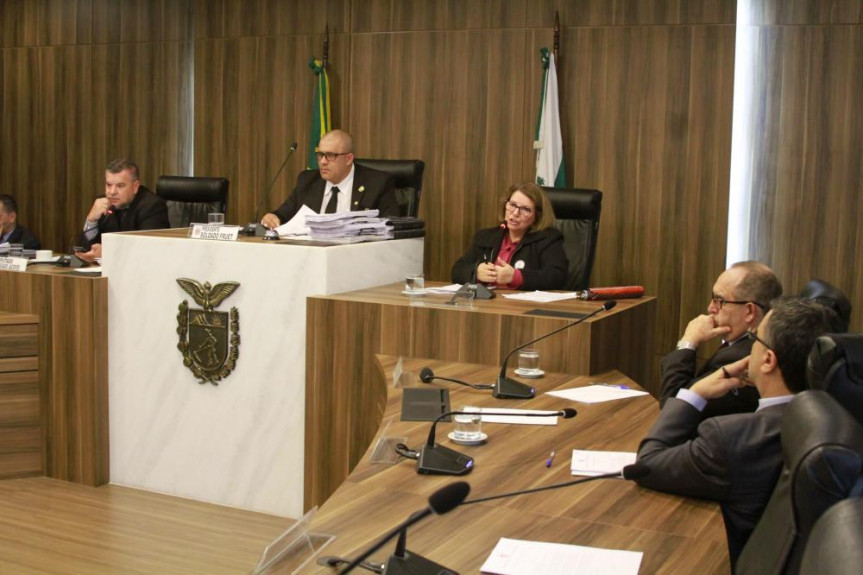 A pregoeira Maria Carmem Carneiro de Melo foi uma das ouvidas pela CPI da JMK nesta terça-feira (13).