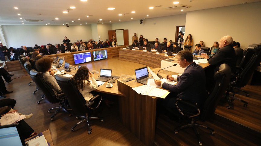 Reunião ocorreu no início da tarde desta terça-feira (24), no Auditório Legislativo.