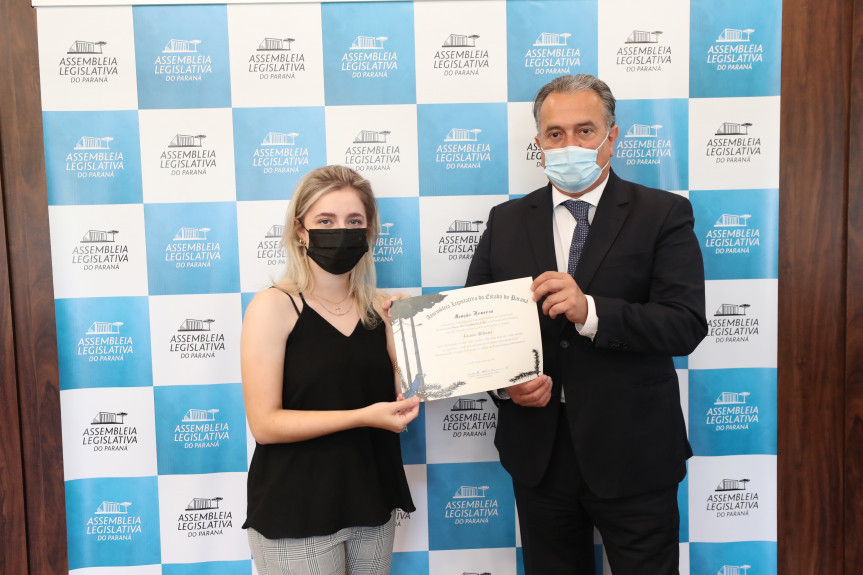 A cantora e influencer digital pontagrossense Giana Althaus recebeu homenagem da Assembleia Legislativa do Paraná.