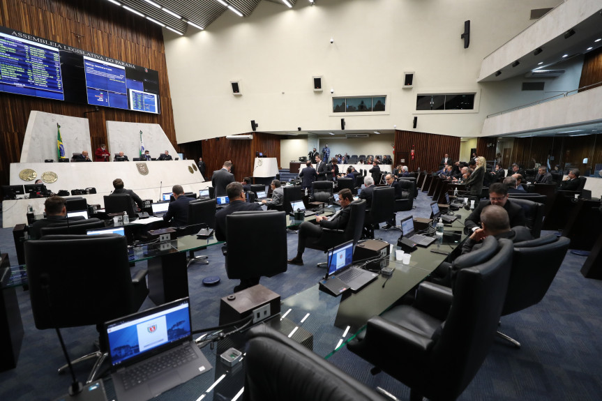Deputados aprovam ampliação do efetivo da Polícia Militar e criação de funções privativas na Polícia Penal.
