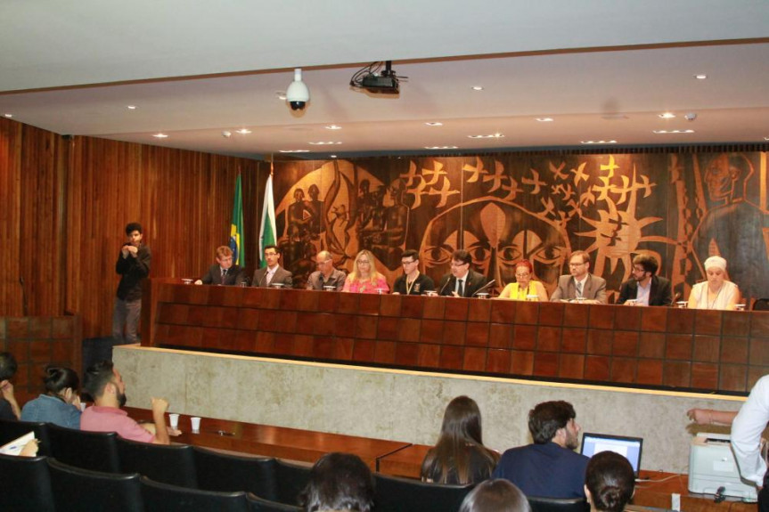  Audiência pública sobre a  regulamentação do exercício da profissão de intérpretes, guia intérpretes e tradutores da língua brasileira de sinais - LIBRAS.