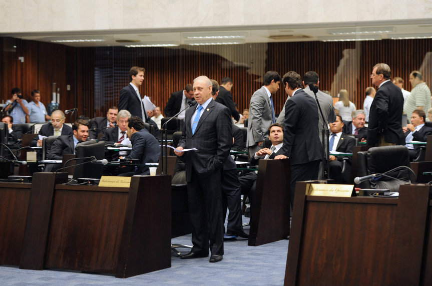 Deputados durante os debates acerca dos vetos.